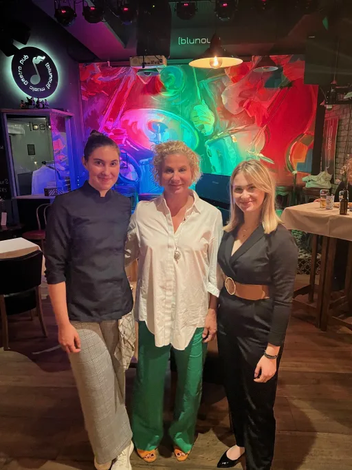 Brina Robinik Kobal, Alana Vrviščar in Ana Roš na kulinaričnem dogodku KIZUNA Experience, 25. maja 2023.