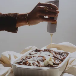 Praznične cimetove rolice BRINAVKUHNI