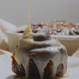 Praznične cimetove rolice BRINAVKUHNI