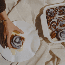 Praznične cimetove rolice BRINAVKUHNI